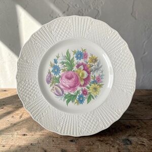 Beautiful Ambassador Ware Fondeville Dinner Plate with floral design